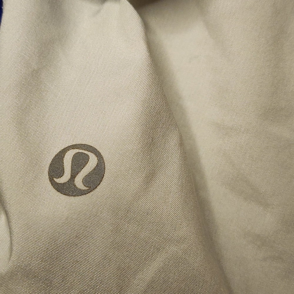 Lululemon - Picture 2 of 4
